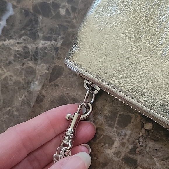 2 Express Gold Wristlets - Picture 9 of 12